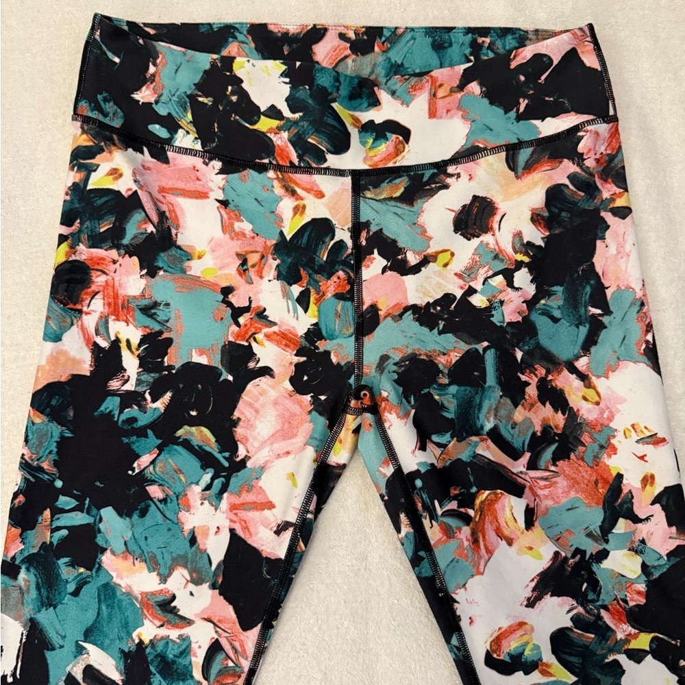 Fabletics Printed Yoga Cropped Pants Size L - Picture 2 of 5
